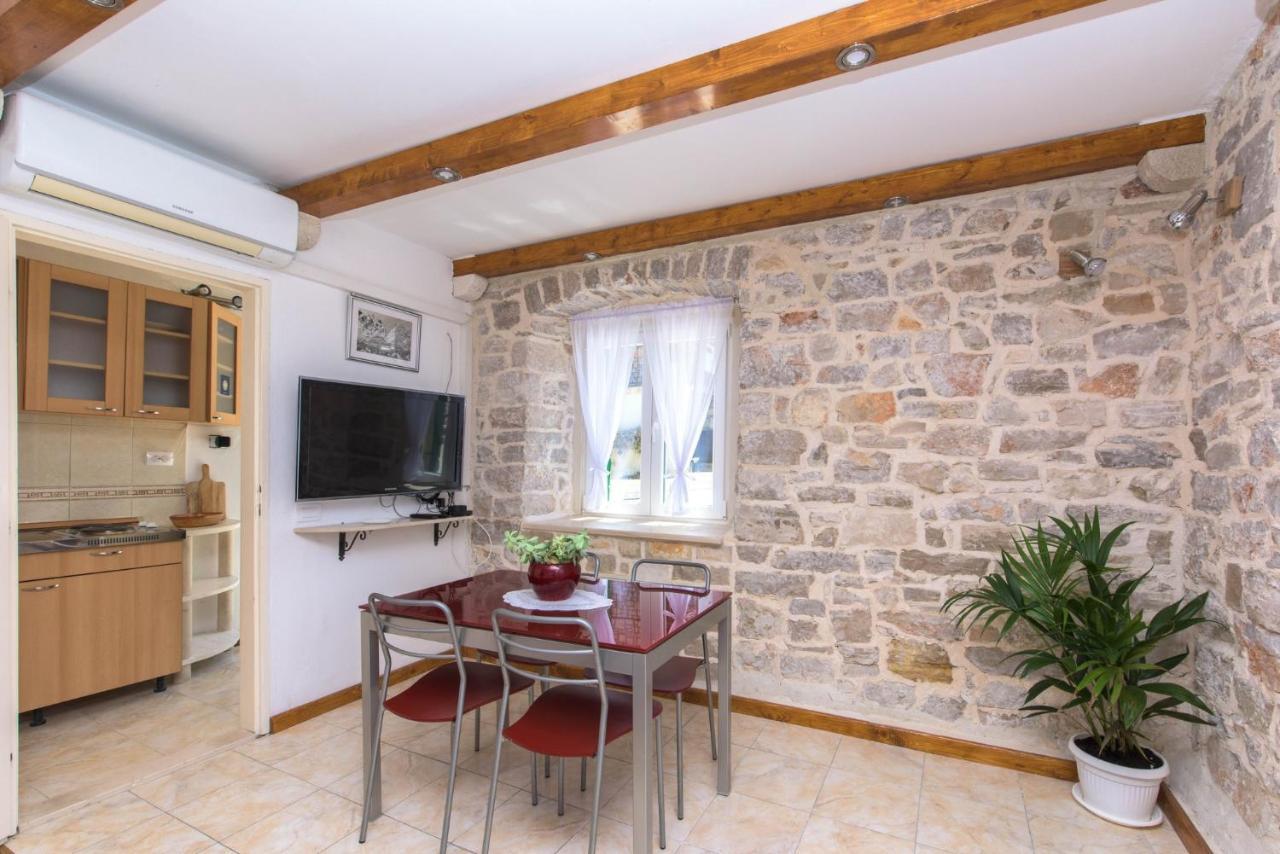 Deziderio Apartment Stomorska Exterior photo
